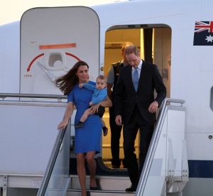 Kate Middleton Prince William Prince George of Cambridge arrive in Canberra 2014.jpg